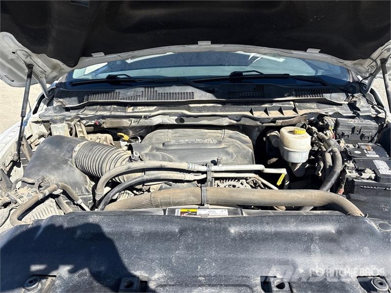 RAM 2500 Пікапи / Бічне розвантаження