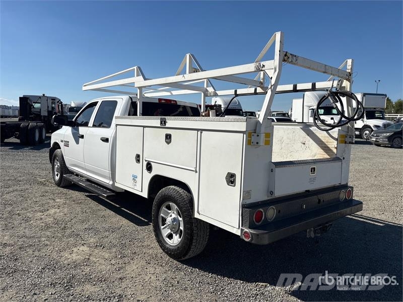 RAM 2500 Пікапи / Бічне розвантаження
