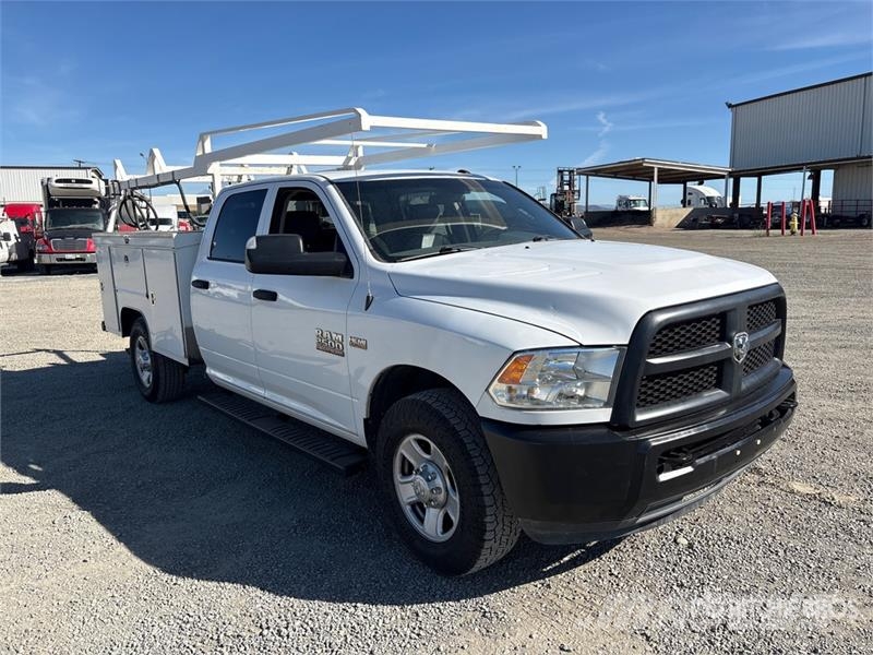 RAM 2500 Пікапи / Бічне розвантаження