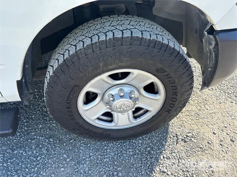 RAM 2500 Пікапи / Бічне розвантаження