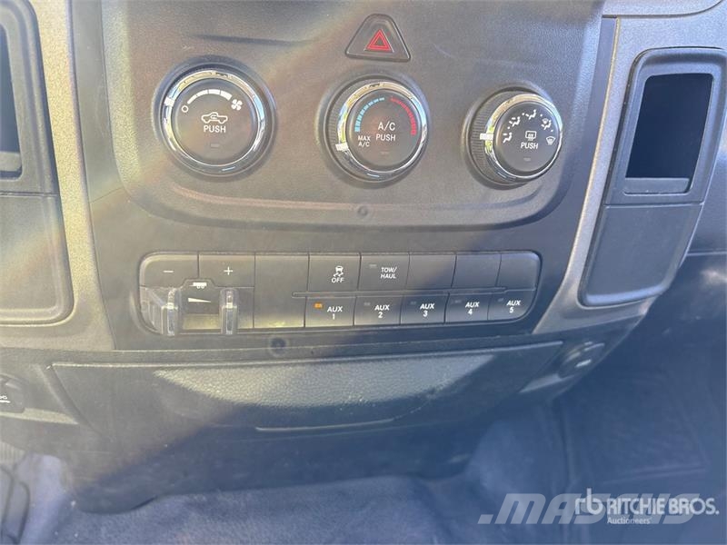 RAM 2500 Пікапи / Бічне розвантаження