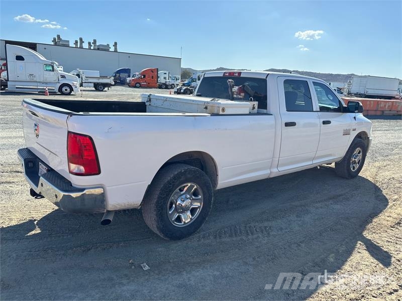 RAM 2500 4x2 Crew Cab Pickup Otras furgonetas