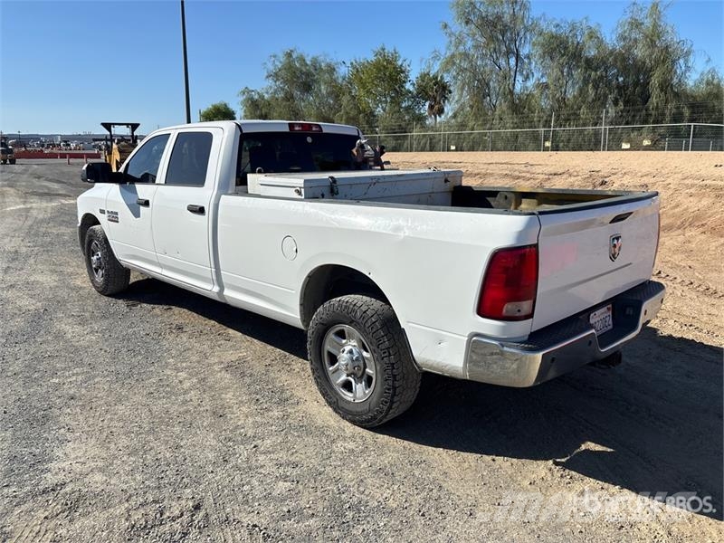 RAM 2500 4x2 Crew Cab Pickup Otras furgonetas