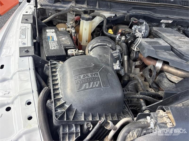 RAM 2500 4x4 Crew Cab Pickup Diger