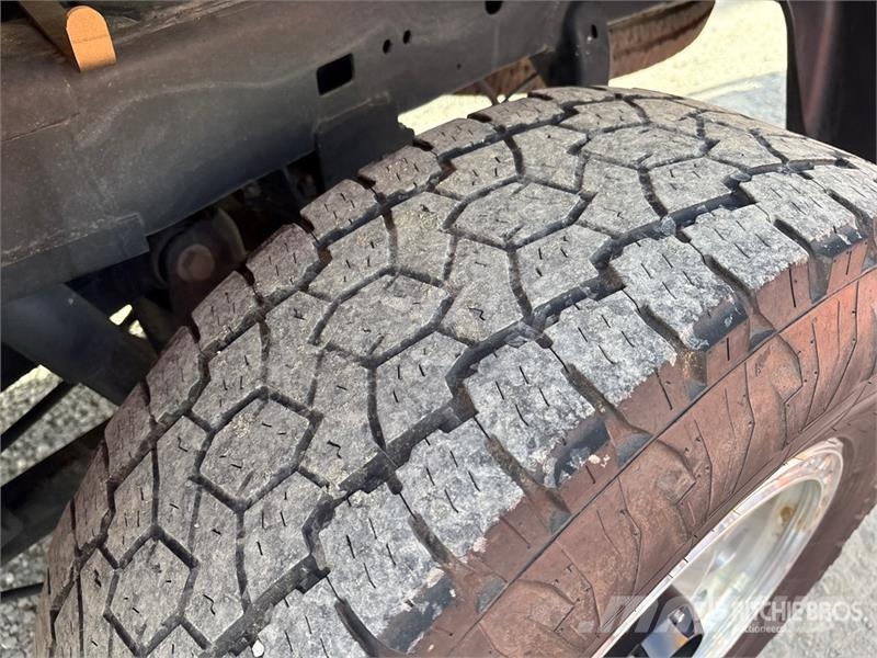 RAM 2500 4x4 Crew Cab Pickup Outros