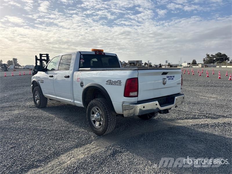 RAM 2500 4x4 Crew Cab Pickup Andere Transporter