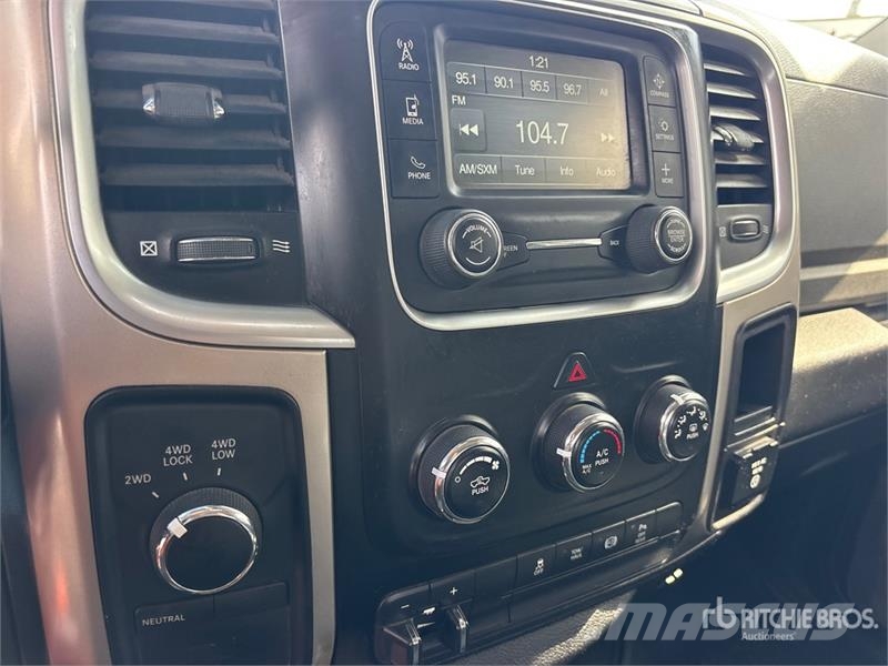 RAM 2500 4x4 Crew Cab Pickup Diger