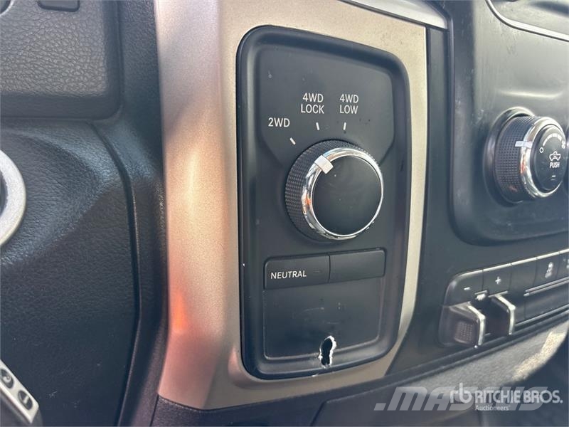 RAM 2500 4x4 Crew Cab Pickup Diger