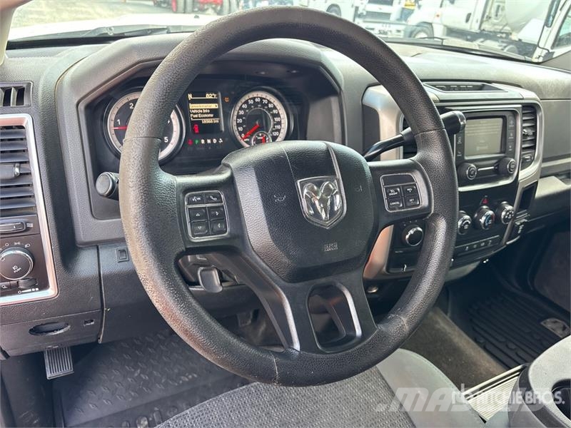RAM 2500 4x4 Crew Cab Pickup Diger