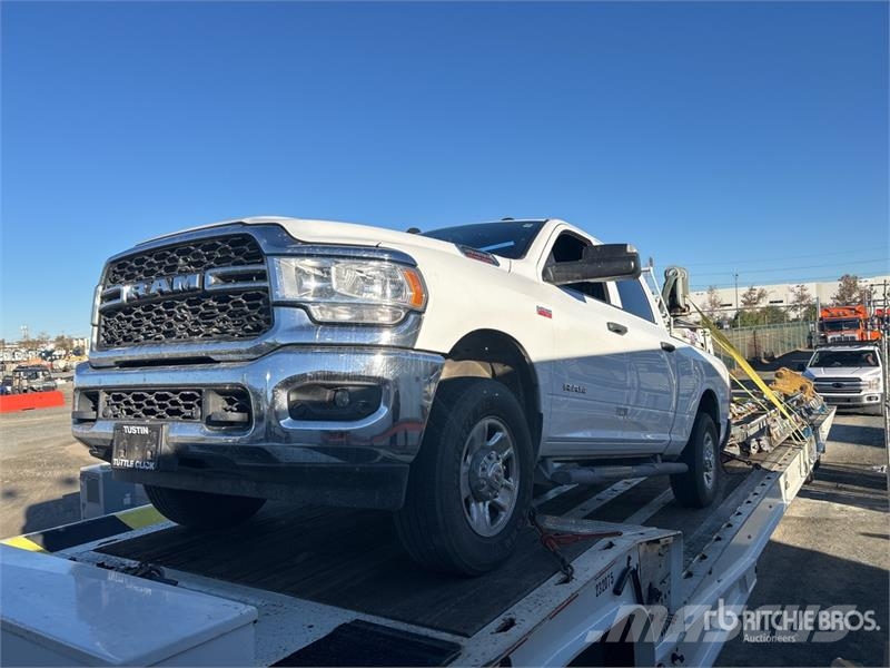 RAM 2500 4x4 Crew Cab Pickup Прочие фургоны