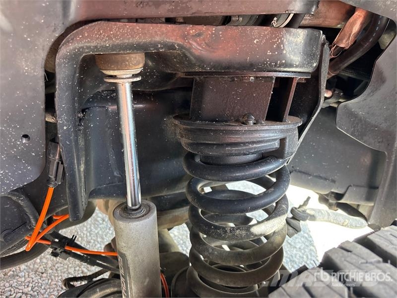 RAM 2500 4x4 Crew Cab Pickup Diger