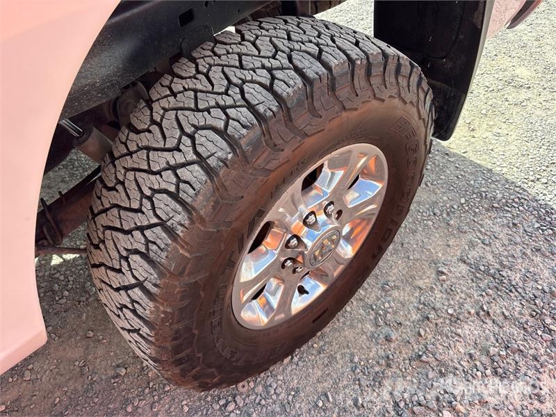RAM 2500 4x4 Crew Cab Pickup Diger