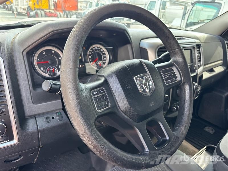 RAM 2500 4x4 Crew Cab Pickup Diger