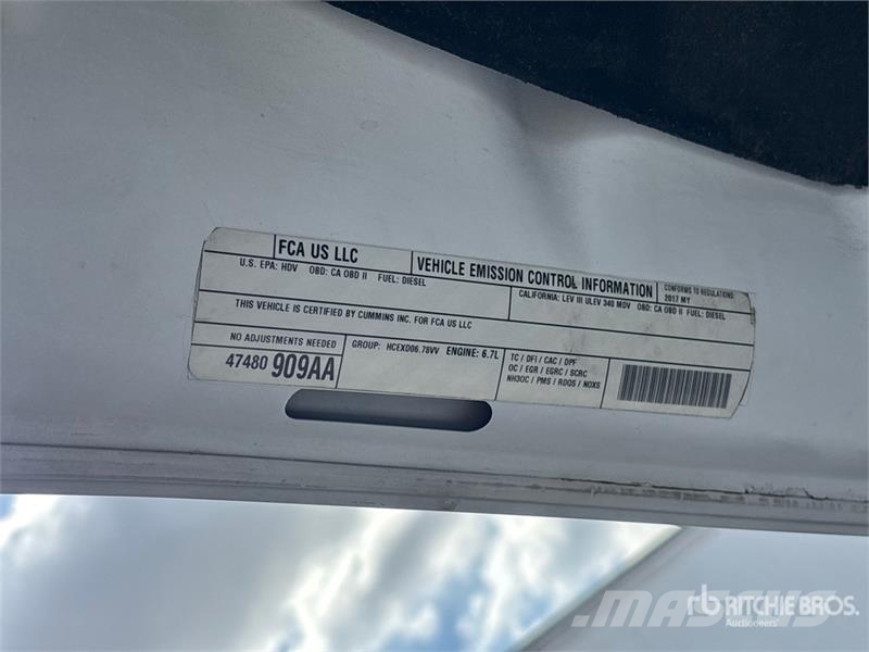 RAM 2500 4x4 Crew Cab Pickup Diger