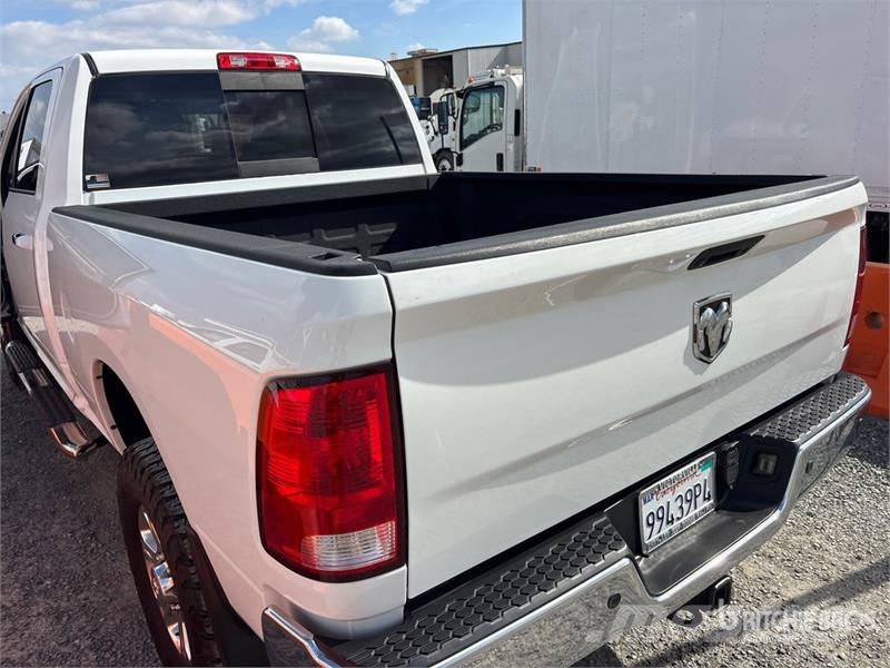 RAM 2500 4x4 Crew Cab Pickup Diger