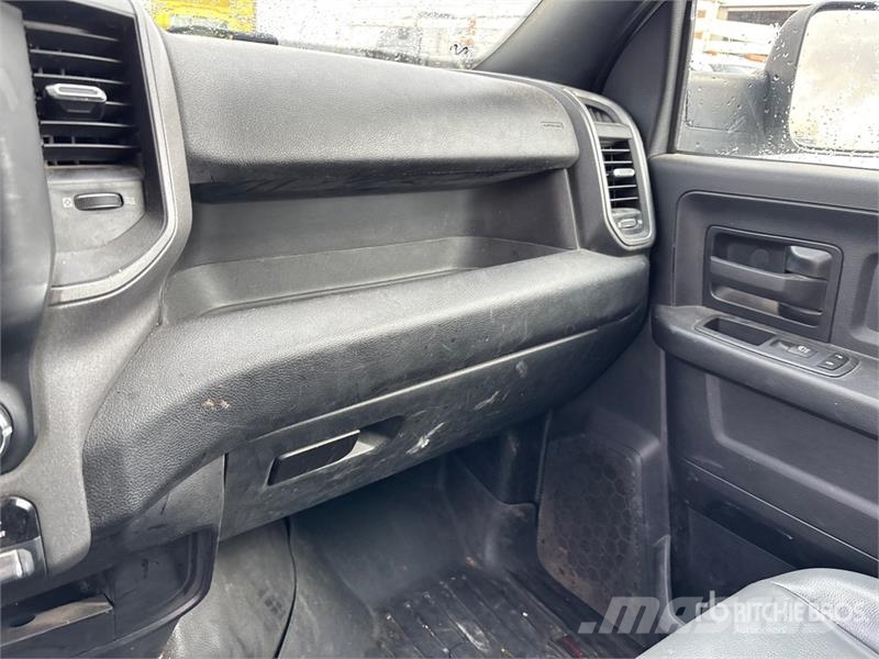 RAM 2500 4x4 Crew Cab Pickup Otros