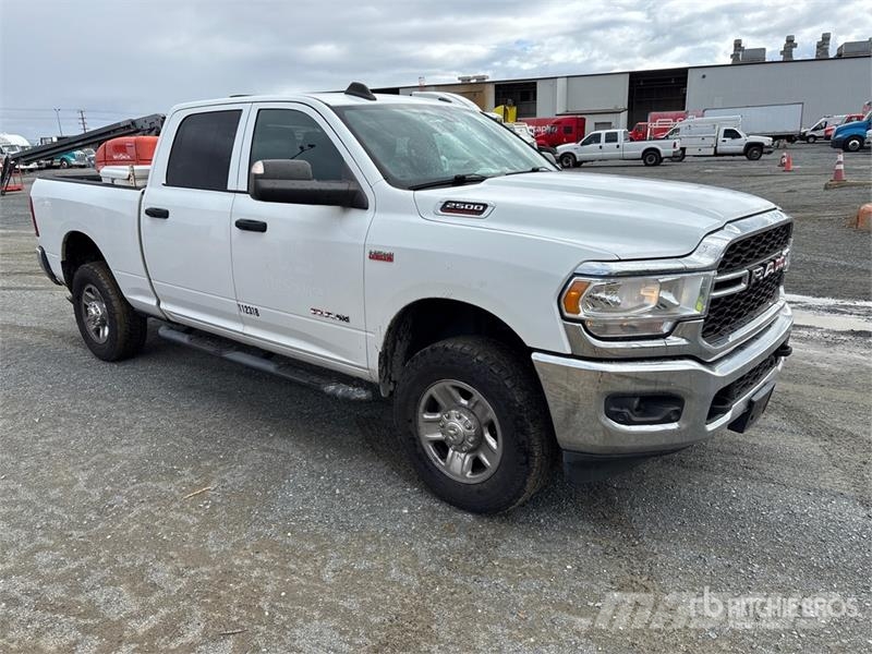 RAM 2500 4x4 Crew Cab Pickup Otros