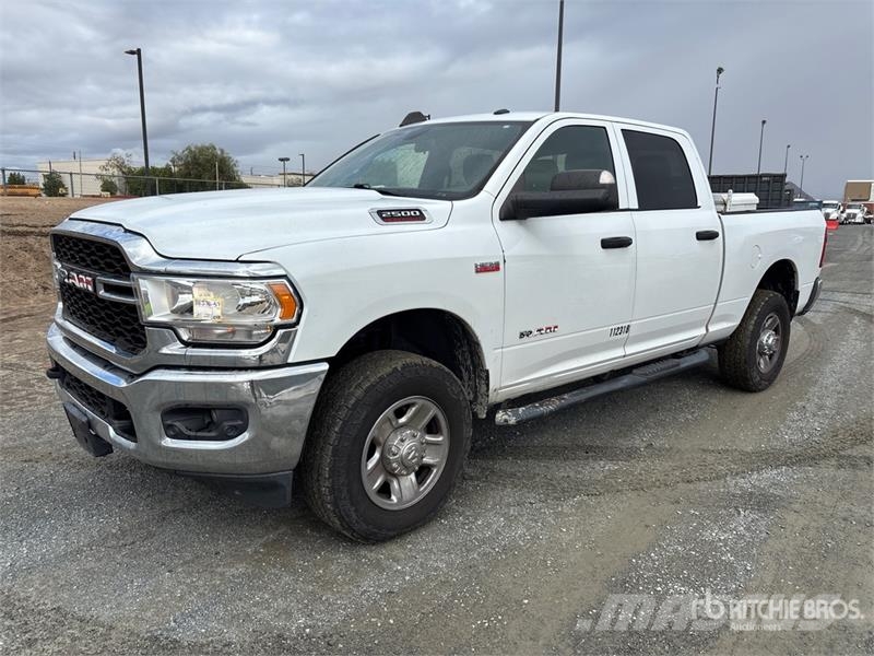 RAM 2500 4x4 Crew Cab Pickup Otros