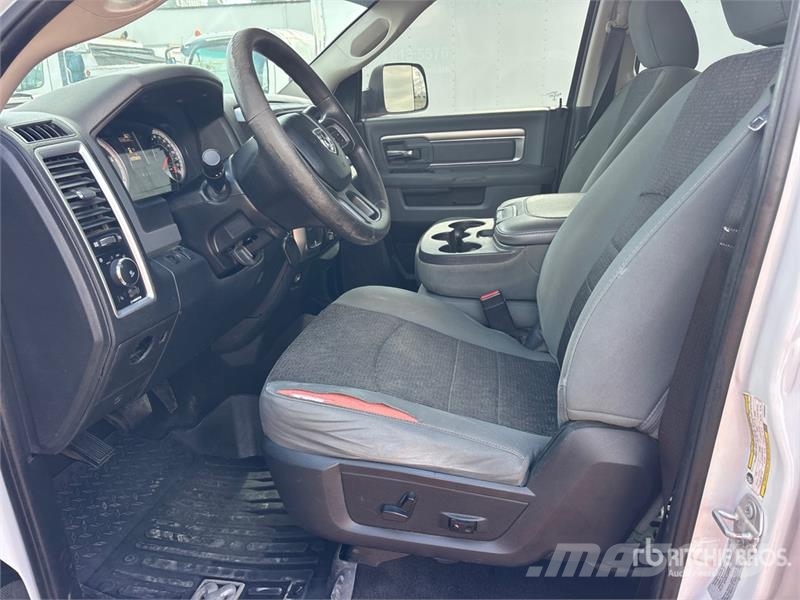 RAM 2500 4x4 Crew Cab Pickup Diger