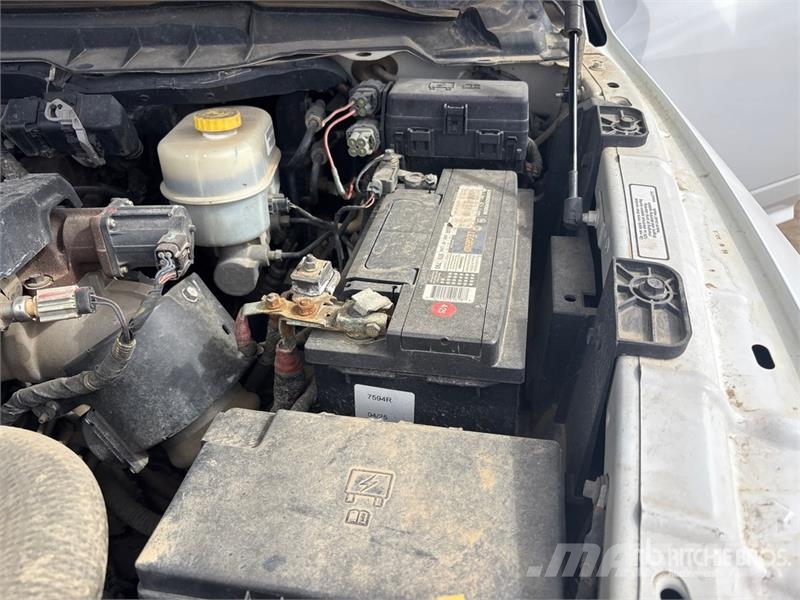 RAM 2500 4x4 Crew Cab Flatbed Truck Platformas/izkraušana no sāniem