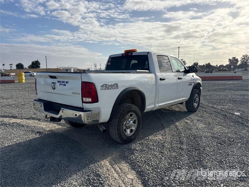 RAM 2500 4x4 Crew Cab Pickup Andere Transporter