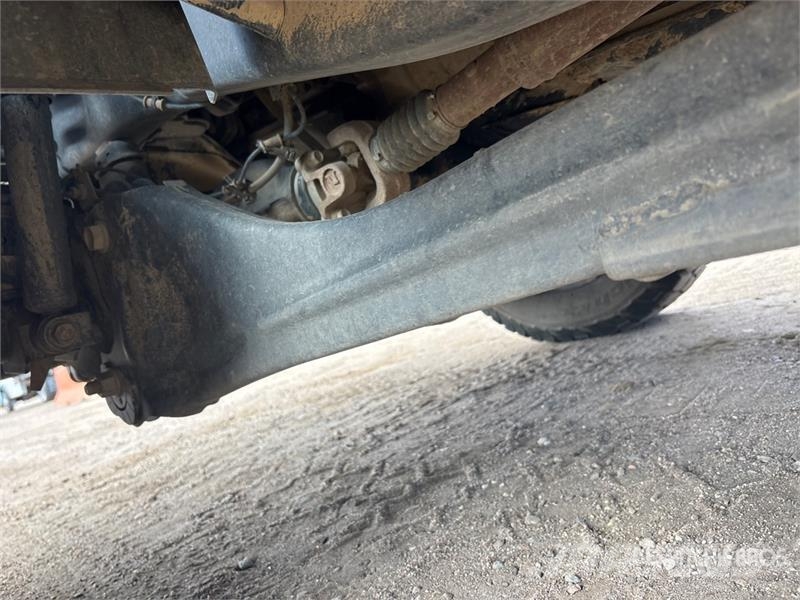 RAM 2500 4x4 Crew Cab Flatbed Truck Platformas/izkraušana no sāniem