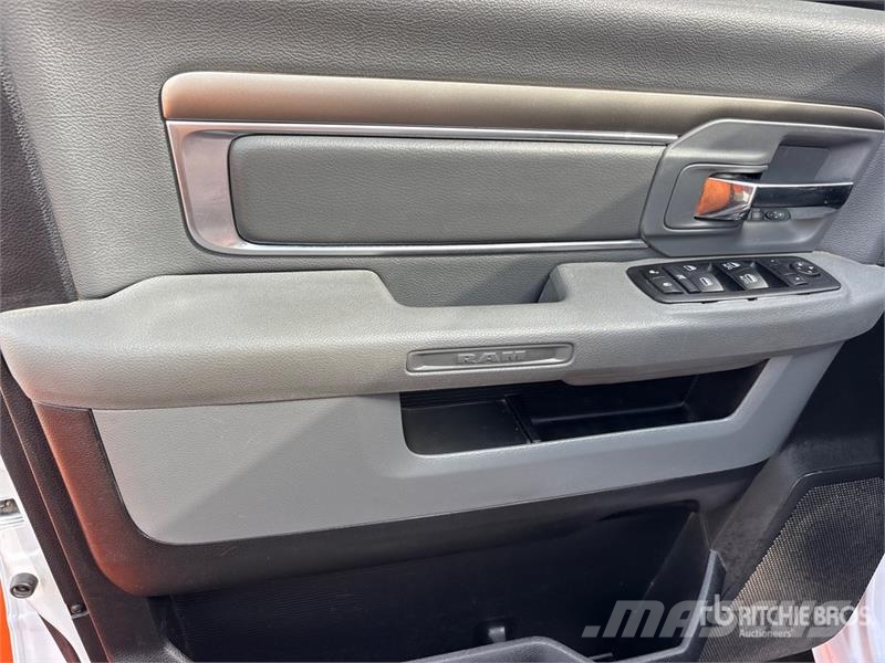 RAM 2500 4x4 Crew Cab Pickup Diger