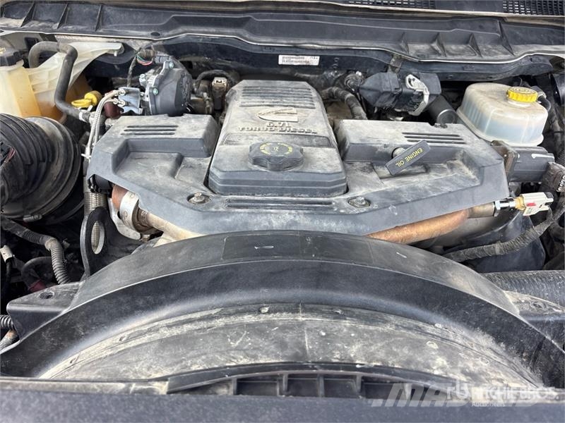 RAM 2500 4x4 Crew Cab Pickup Diger