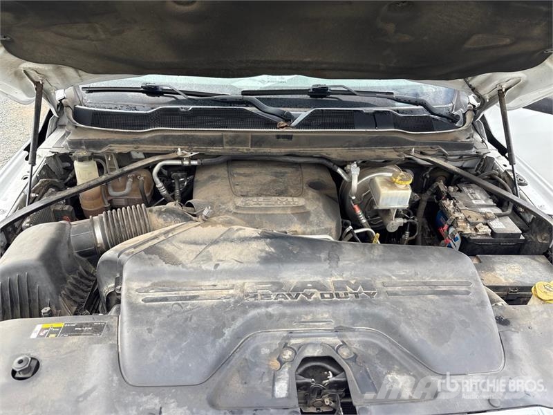 RAM 2500 4x4 Crew Cab Pickup Otros