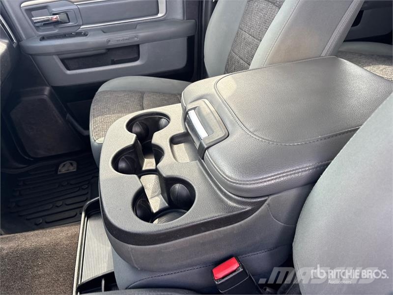 RAM 2500 4x4 Crew Cab Pickup Diger