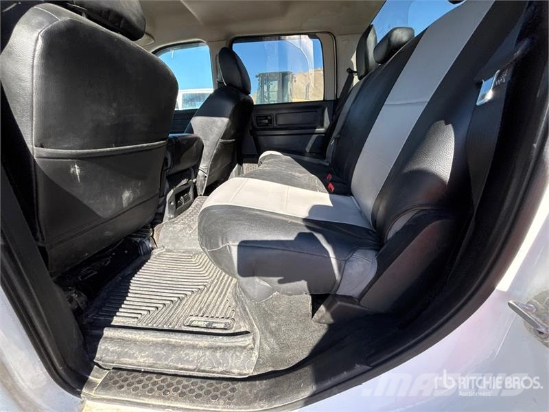 RAM 2500 4x4 Crew Cab Pickup Drugi
