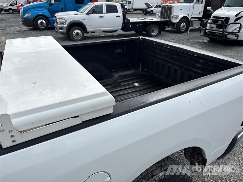 RAM 2500 4x4 Crew Cab Pickup Otros