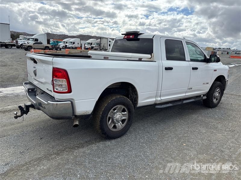 RAM 2500 4x4 Crew Cab Pickup Otros
