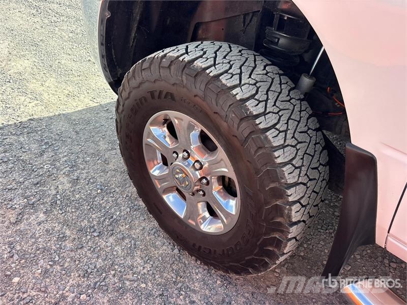 RAM 2500 4x4 Crew Cab Pickup Diger