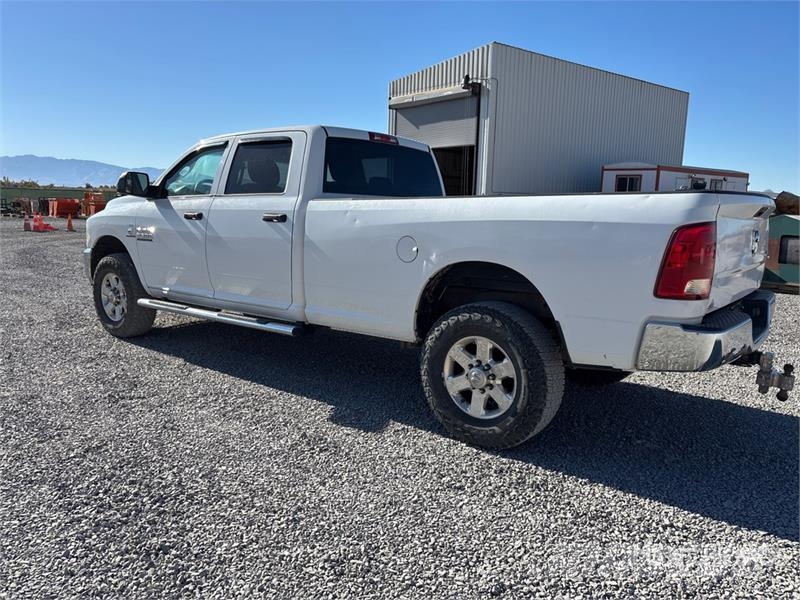 RAM 2500 4x4 Crew Cab Pickup Drugi