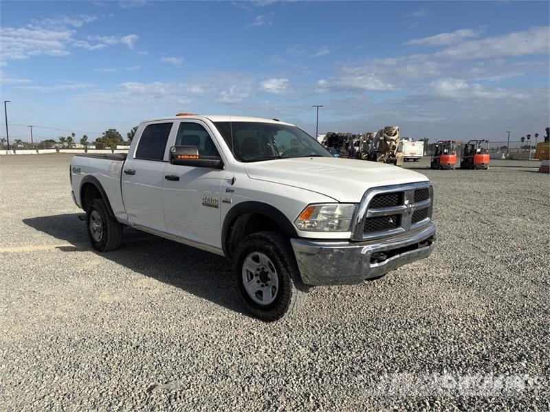 RAM 2500 4x4 Crew Cab Pickup Andere Transporter
