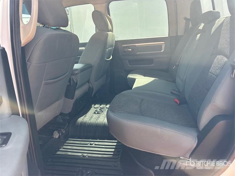 RAM 2500 4x4 Crew Cab Pickup Diger