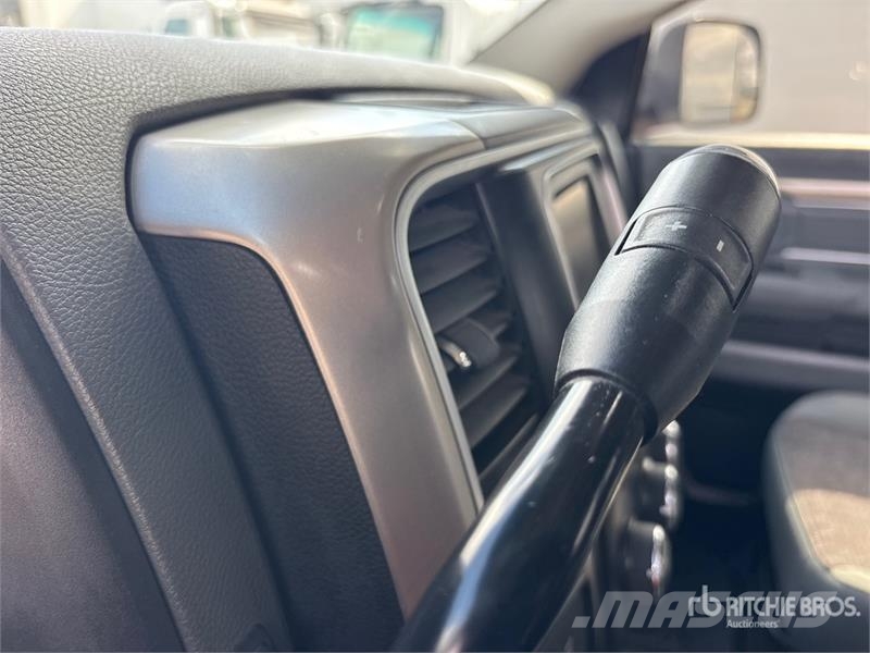 RAM 2500 4x4 Crew Cab Pickup Diger
