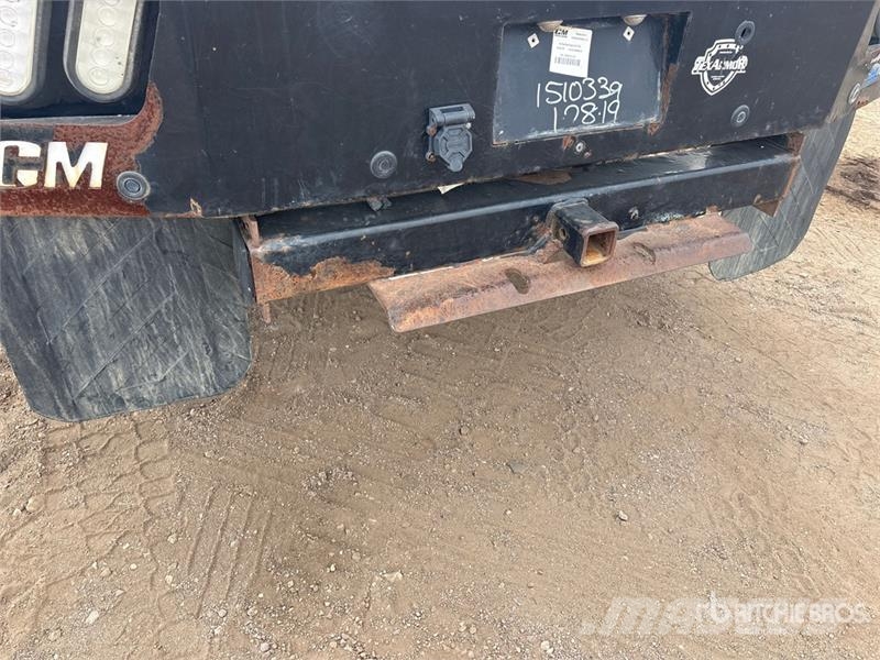 RAM 2500 4x4 Crew Cab Flatbed Truck Platformas/izkraušana no sāniem