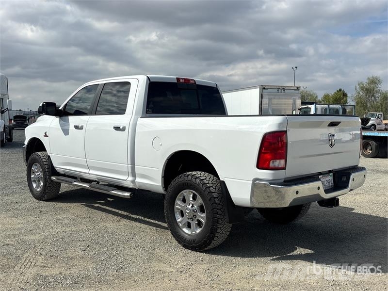 RAM 2500 4x4 Crew Cab Pickup Diger
