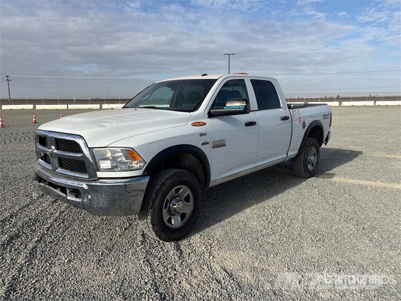 RAM 2500 4x4 Crew Cab Pickup Andere Transporter