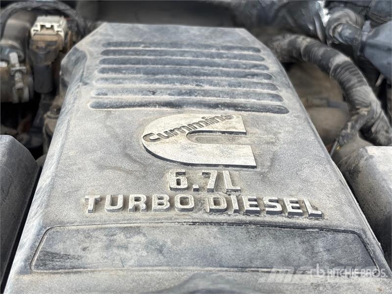 RAM 2500 4x4 Crew Cab Pickup Diger