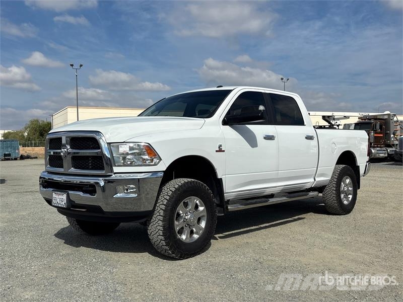 RAM 2500 4x4 Crew Cab Pickup Diger