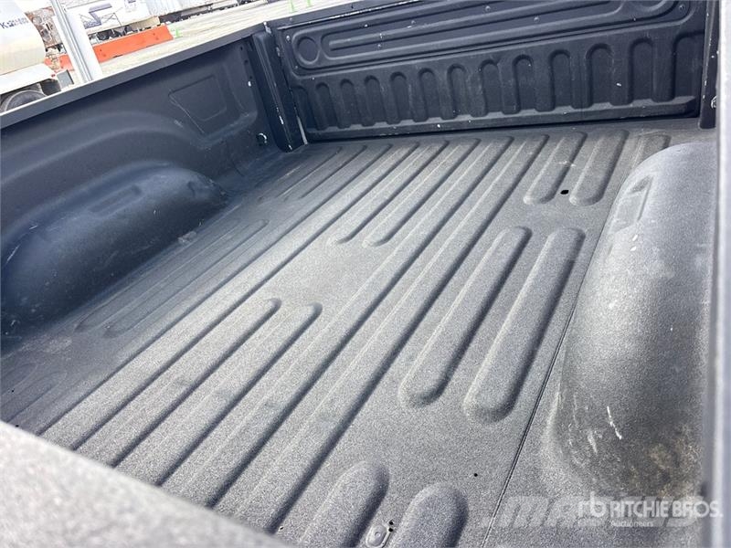 RAM 2500 4x4 Crew Cab Pickup Diger