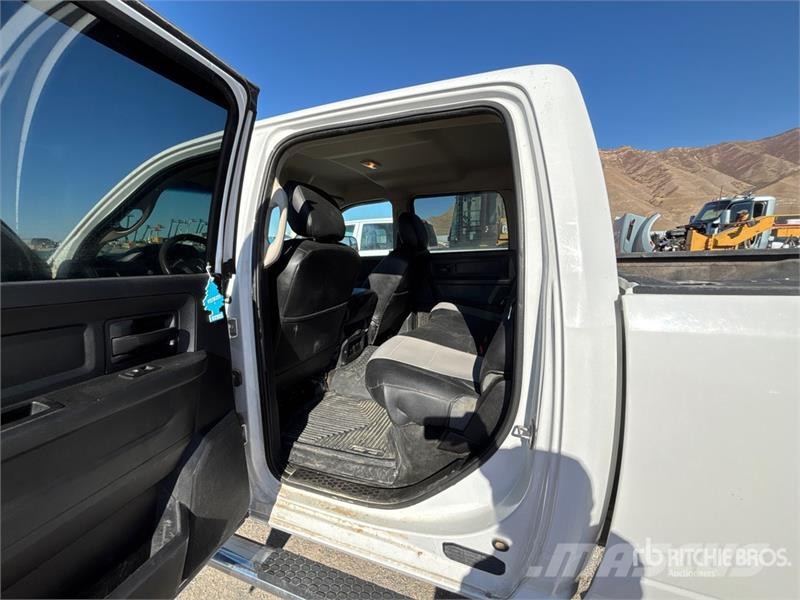 RAM 2500 4x4 Crew Cab Pickup Drugi