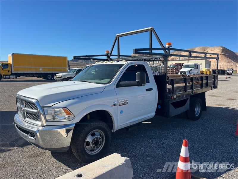 RAM 3500 Tovornjaki s kesonom/platojem
