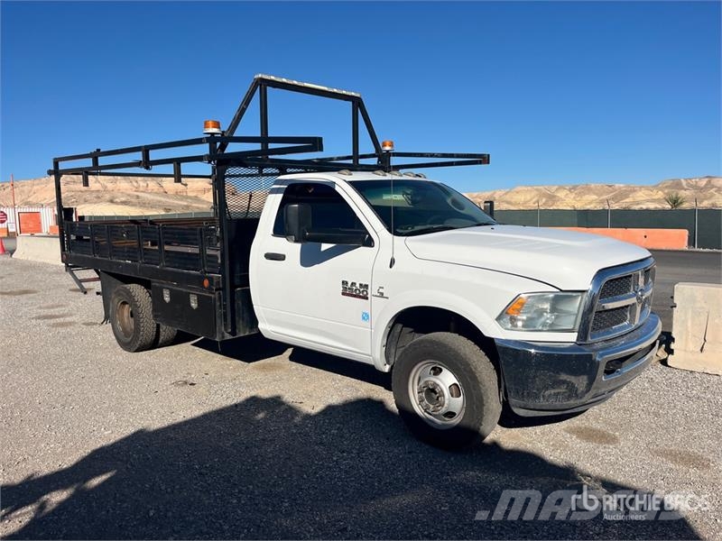 RAM 3500 Tovornjaki s kesonom/platojem