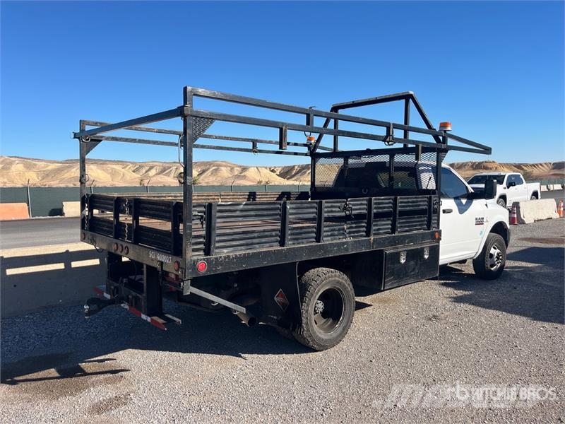 RAM 3500 Tovornjaki s kesonom/platojem