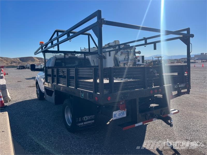 RAM 3500 Tovornjaki s kesonom/platojem