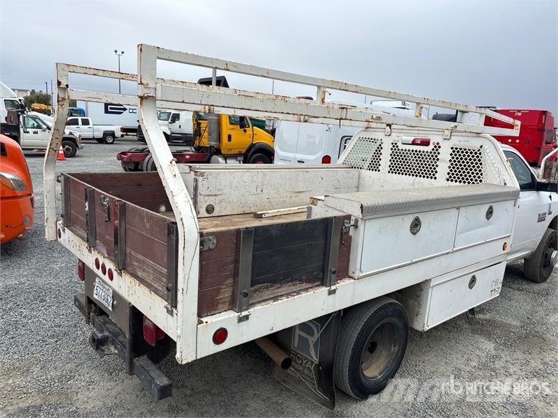 RAM 3500 4x2 Flatbed Truck Lava-kuorma-autot